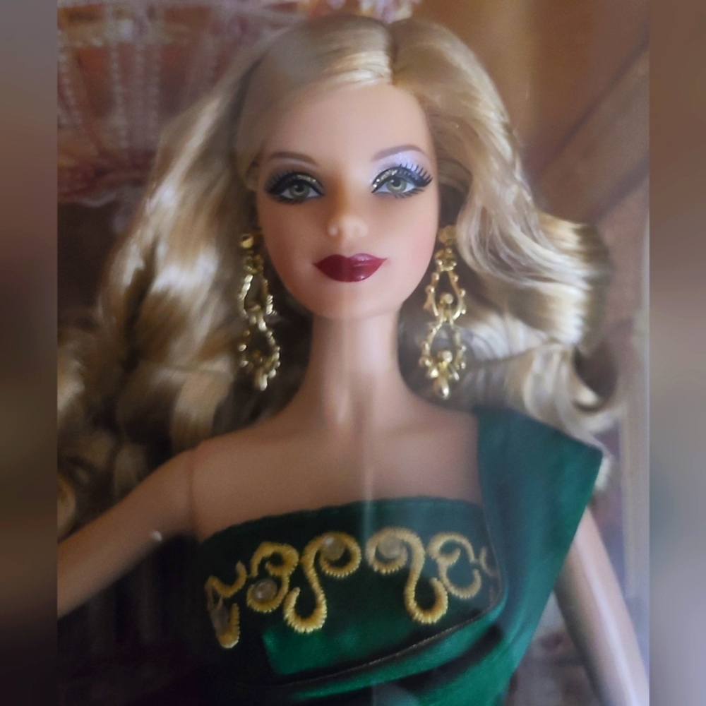 Barbie Collector Holiday Barbie 2011